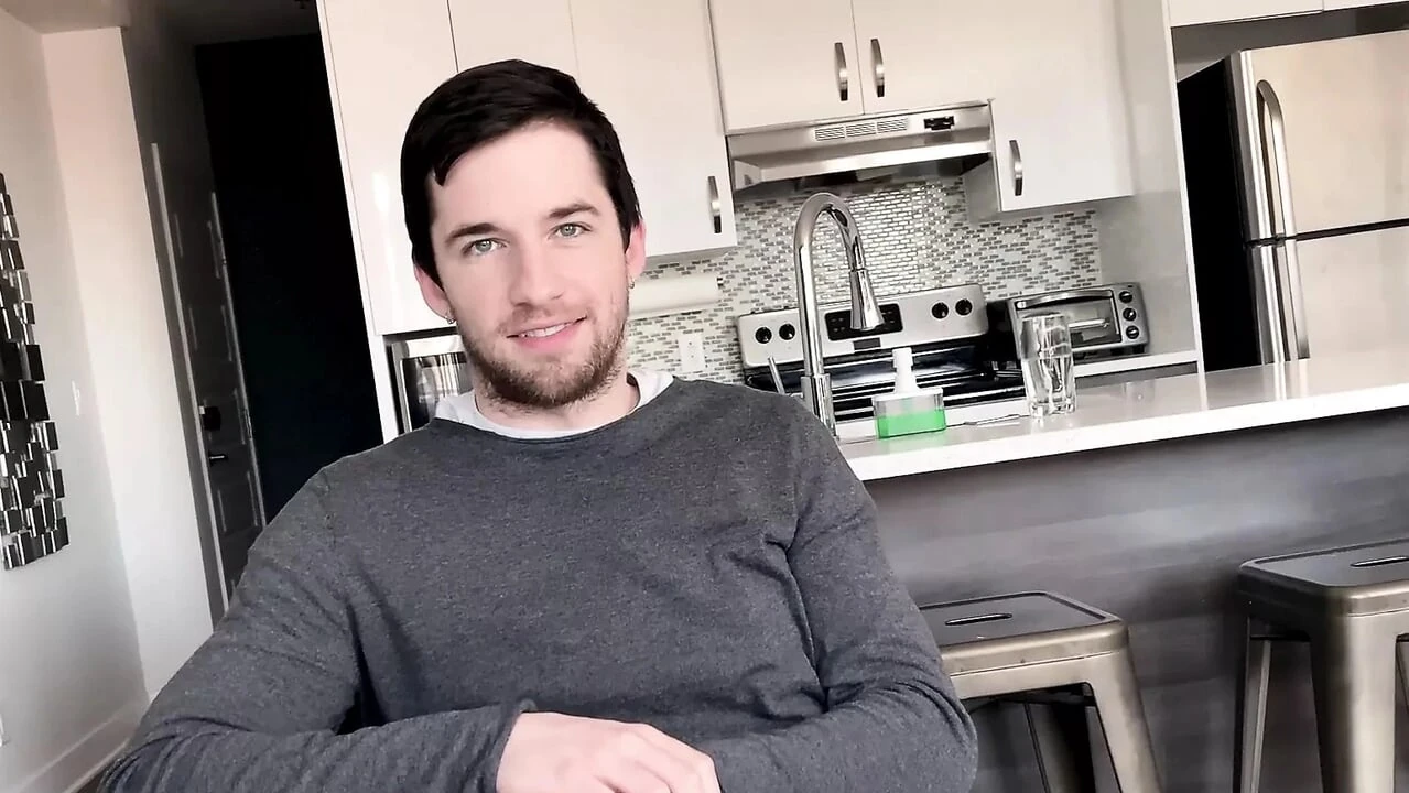 Stepbrothers Plays Strip Poker Game During Quarantine