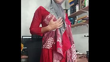 Hijab Ladyboys Cum Masturbating